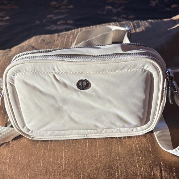 Lululemon Athletica White Crossbody Bag - Picture 3 of 8